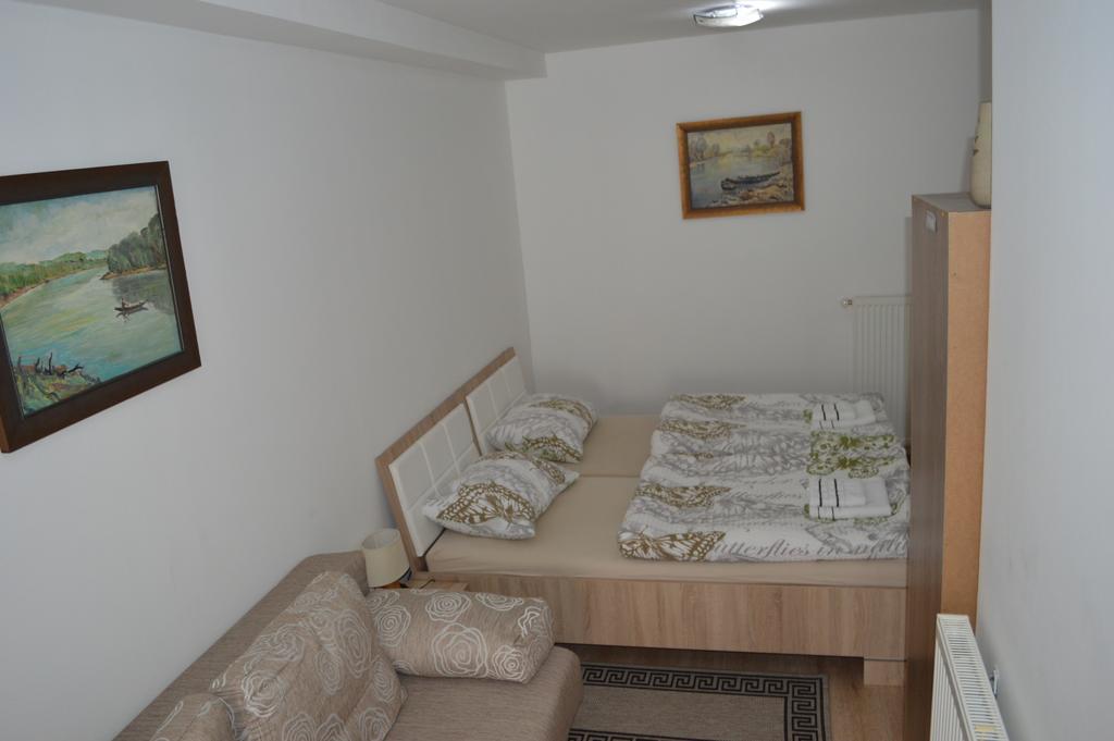 Rooms Aracic 슬라본스키브로드 외부 사진
