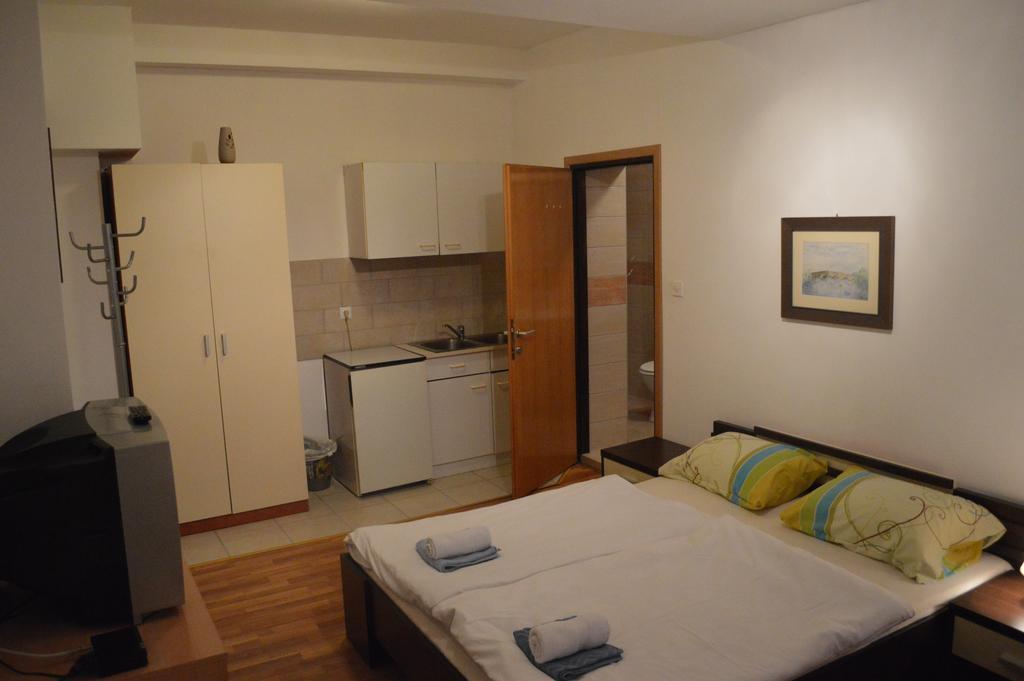 Rooms Aracic 슬라본스키브로드 외부 사진